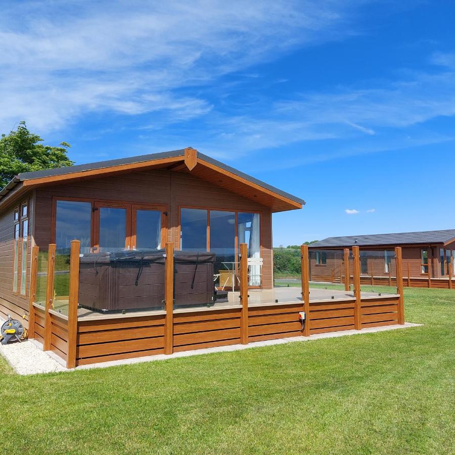 Lochwinnoch Luxury Family Beechwood Lodge With Hot Tub מראה חיצוני תמונה