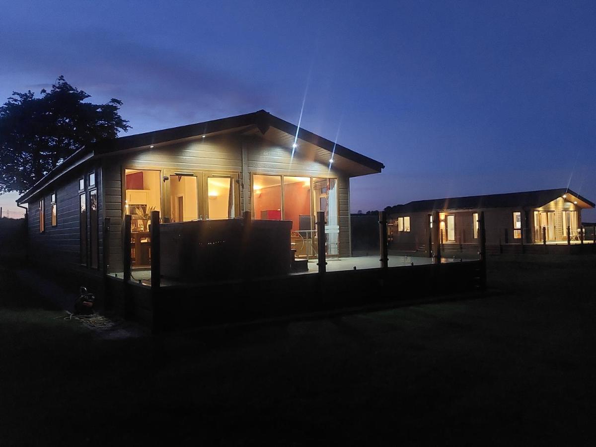 Lochwinnoch Luxury Family Beechwood Lodge With Hot Tub מראה חיצוני תמונה
