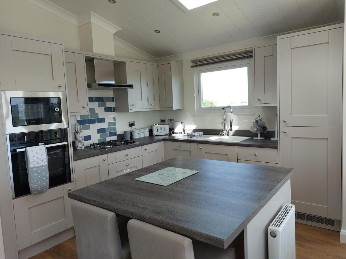 Lochwinnoch Luxury Family Beechwood Lodge With Hot Tub מראה חיצוני תמונה