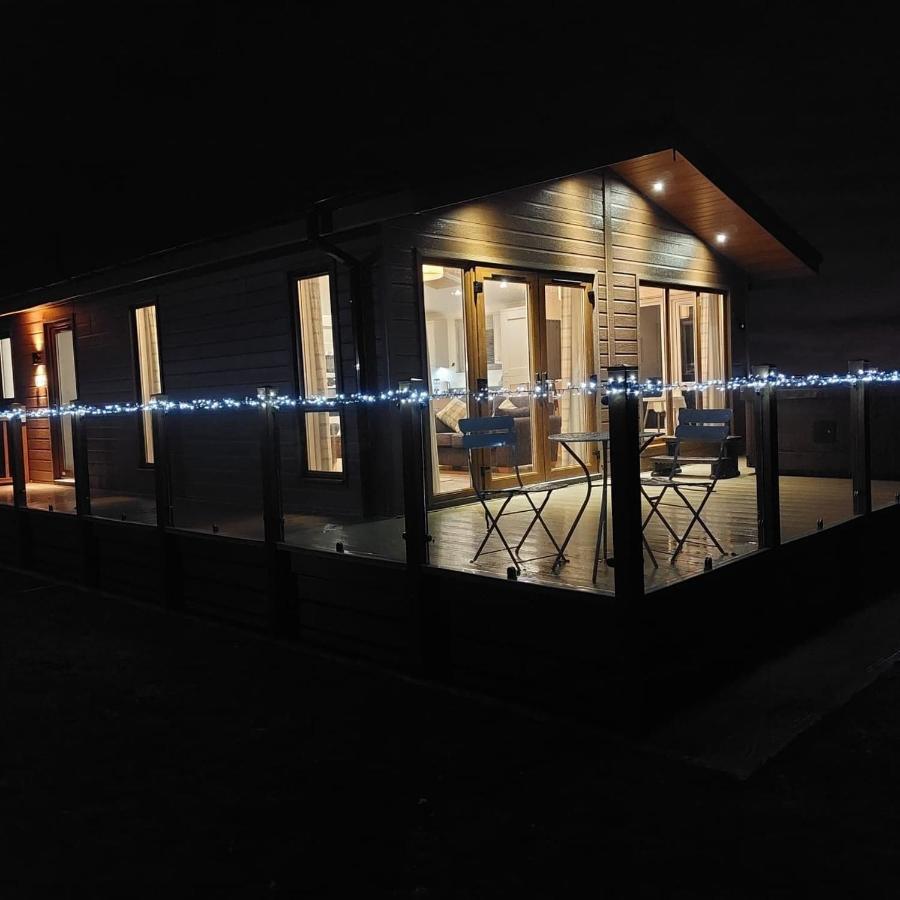 Lochwinnoch Luxury Family Beechwood Lodge With Hot Tub מראה חיצוני תמונה