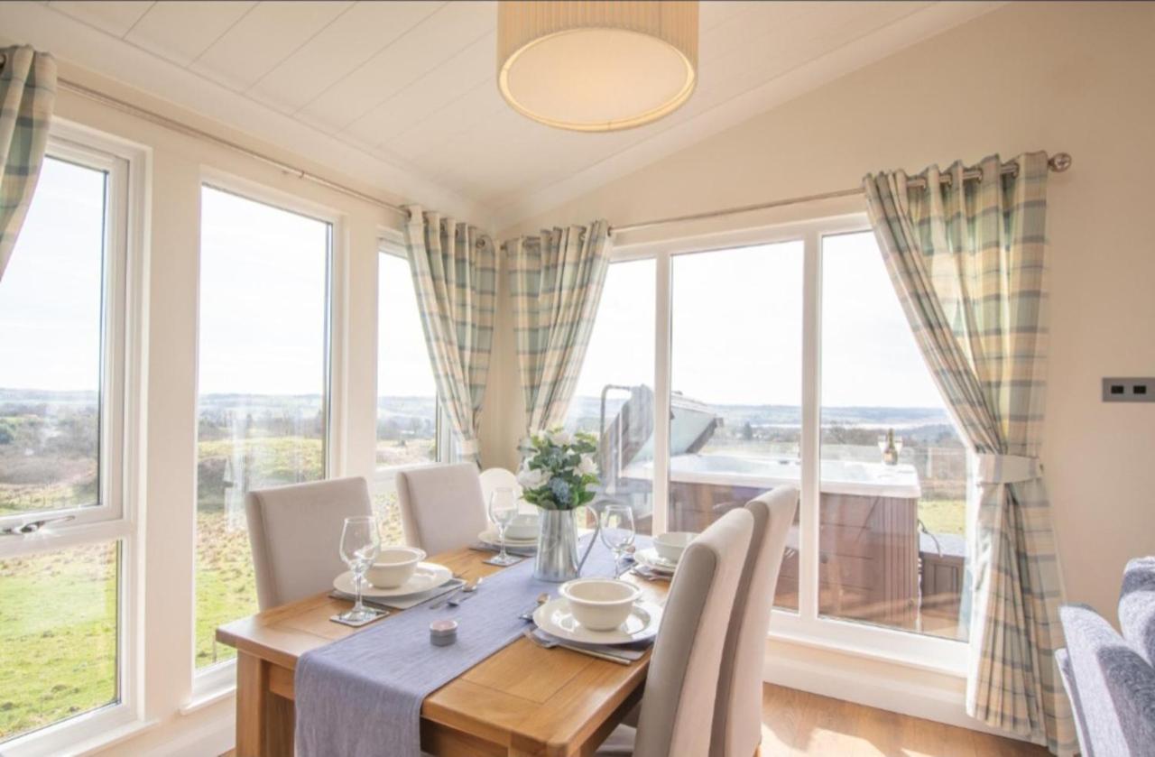 Lochwinnoch Luxury Family Beechwood Lodge With Hot Tub מראה חיצוני תמונה