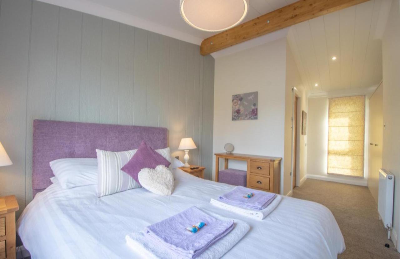 Lochwinnoch Luxury Family Beechwood Lodge With Hot Tub מראה חיצוני תמונה