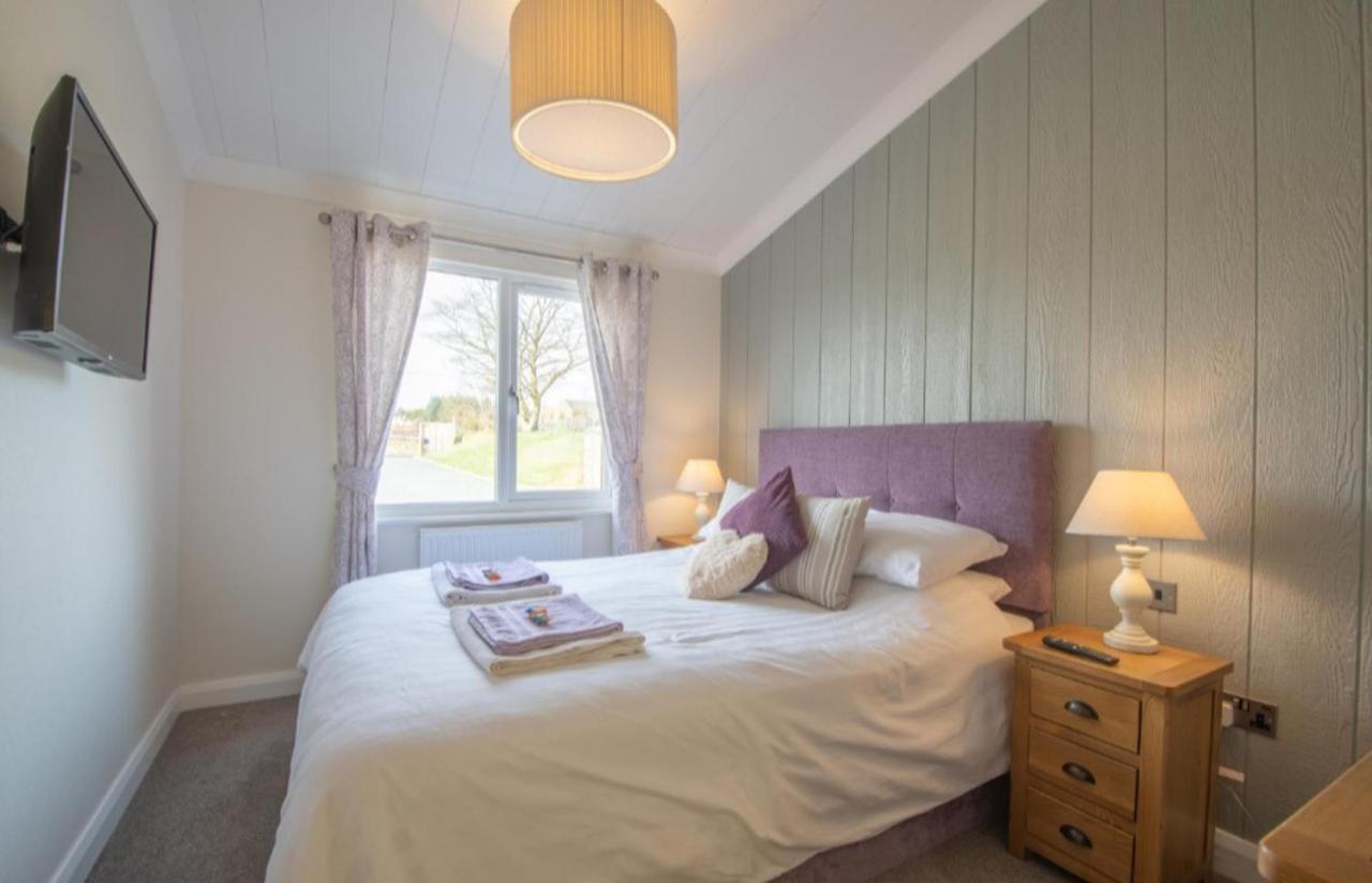 Lochwinnoch Luxury Family Beechwood Lodge With Hot Tub מראה חיצוני תמונה