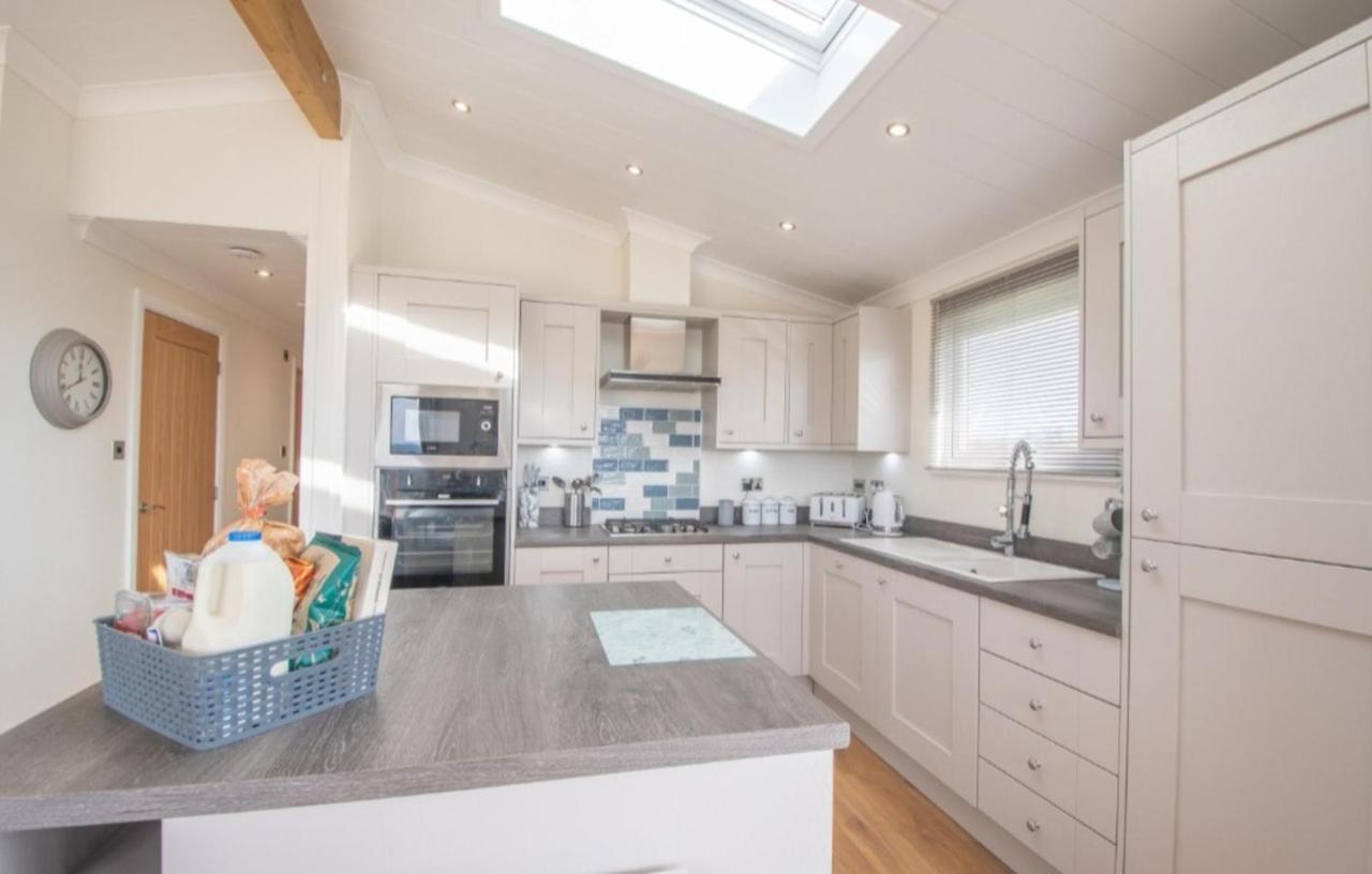 Lochwinnoch Luxury Family Beechwood Lodge With Hot Tub מראה חיצוני תמונה