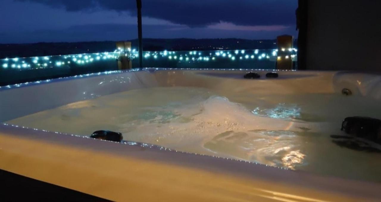 Lochwinnoch Luxury Family Beechwood Lodge With Hot Tub מראה חיצוני תמונה